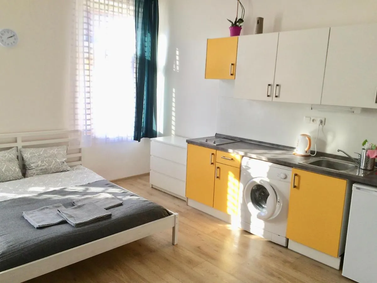 Prague Private Apartments 0*,